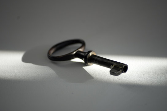 Clé ancienne fer forgé et laiton vieilli métal ancien aspect vintage