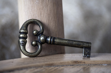 Clé ancienne fer forgé et laiton vieilli métal ancien aspect vintage