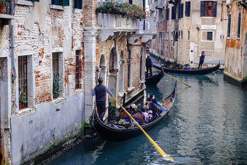 Fototapeta na wymiar gondolas browse a canal in venice