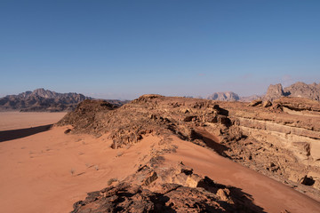 Fototapeta na wymiar Vista panorámica del desierto de Wadi Rum, Jordania 
