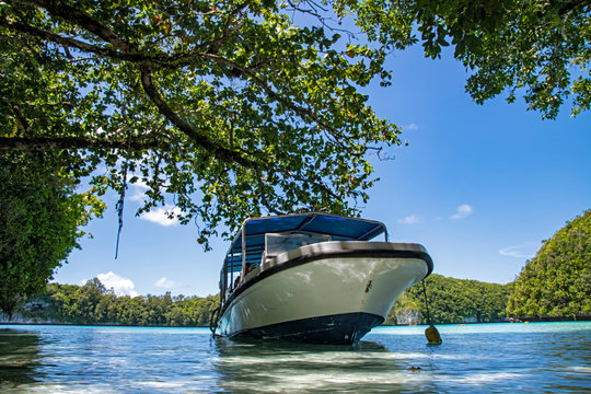 Palau, Rock Island, Motorboat mooted at tropical beach