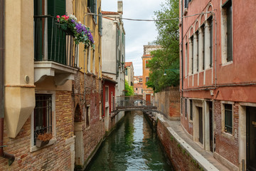 Fototapeta na wymiar A beautiful photo of the canals of Venice through which gondolas walk and carry tourists