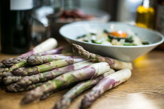 CLOSE-UP OF asparagus ON TABLE