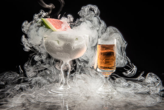 Locuste - cocktail explosif avec past&eacute;que 