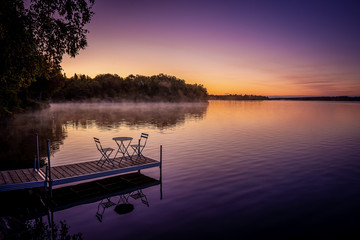 Matin paisible au chalet avec vue sur le quais