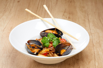 mussels with buckwheat noodles