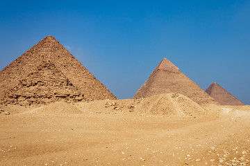 Fototapeta na wymiar The Pyramids of Giza and the Sphinx of Egypt, a global tourist area of the wonders of the world