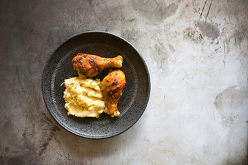 Chicken Drumsticks with Mashed Potatoes