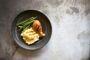 Chicken Drumsticks with Mashed Potatoes