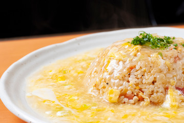 出来立てアツアツの美味しいあんかけチャーハン