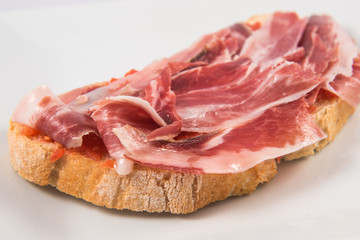Extremaduran tomato and Iberian ham toast