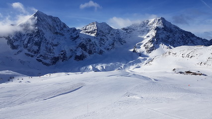 Fototapeta na wymiar Berge im Winter 