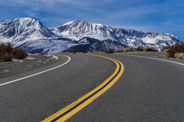 Fototapeta premium The Yellow Line to the Mountains