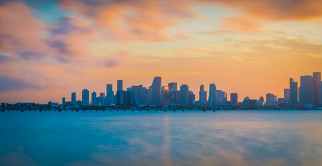 Obraz premium downtown miami city skyline building sky urban landscape architecture skyscraper panorama sunset sea florida bridge yellow sky prints