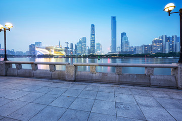 Obraz premium Guangzhou, China cityscape from the promenade