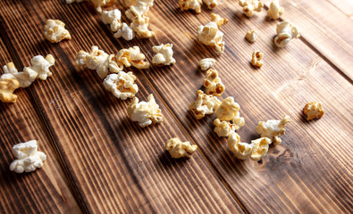 Fototapeta na wymiar Popcorn flakes on a wooden background