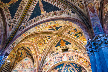 Fototapeta premium Siena, Italy - CIRCA 2013: Baptistery of Saint John (Battistero di San Giovanni) ceiling interior in Siena Cathedral complex.