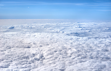 Fototapeta na wymiar 青い空と白い雲の風景