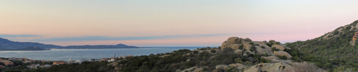 Fototapeta na wymiar panoramica in lontananza porto rotondo
