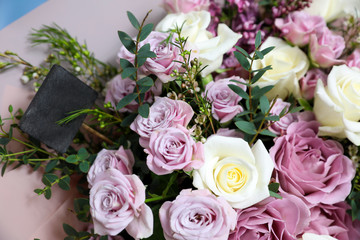 Obraz na płótnie Canvas Beautiful fresh roses with price tag, closeup. Floral shop