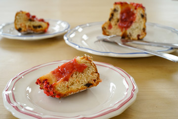 いちごのクグロフ