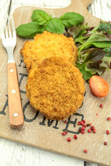 pané sur une assiette