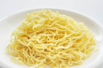 茹でた中華麺
