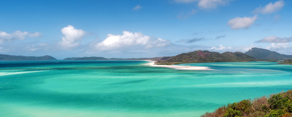 Vue panoramique de la belle plage de paradis blanc avec espace de copie