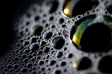 Schaum auf dem Wasser