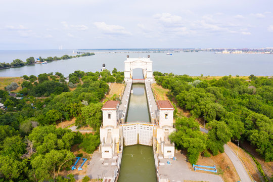 Gateway #14 of the Volgodonsk navigable channel. panoramic views of the shipping channel gateway from a height