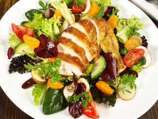 Gemischter Salat mit Hähnchenbrust