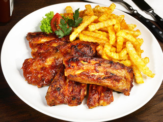Spare Ribs mit Pommes Frites