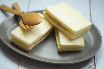 Sandwiches with tuna and cream salad