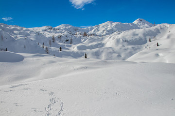 Fototapeta na wymiar Landscape covered in snow Komna