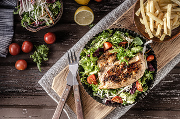 Grilled chicken with fresh salad