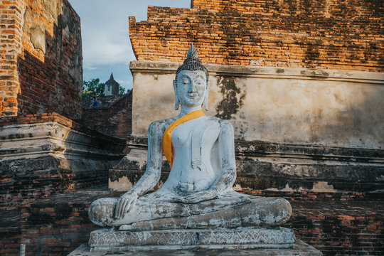 Wat Yai Chaimongkol Buddhist temple on Asahna Bucha Day. 