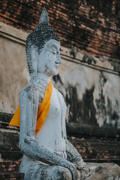 Wat Yai Chaimongkol Buddhist temple on Asahna Bucha Day. 