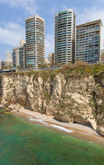 Fototapeta premium Beirut, Lebanon - probably the most popular landmark in Beirut, the Raouché Rocks are a wonderful spot visitated by thousands of tourists every day