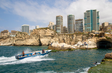 Obraz premium Beirut, Lebanon - probably the most popular landmark in Beirut, the Raouché Rocks are a wonderful spot visitated by thousands of tourists every day