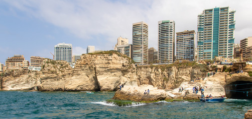 Obraz premium Beirut, Lebanon - probably the most popular landmark in Beirut, the Raouché Rocks are a wonderful spot visitated by thousands of tourists every day