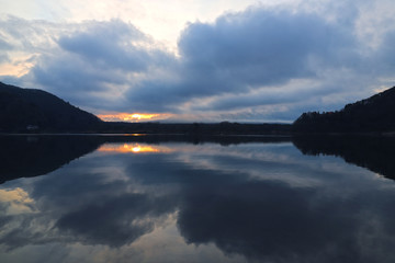 【山梨県 観光名所】早朝の精進湖