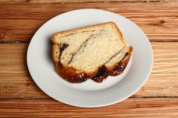 Yeast cake with poppy seed