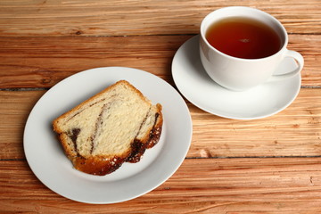 Yeast cake with poppy seed