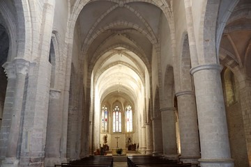 Fototapeta premium Abbaye d'Ambronay construite au 8 ème siècle - Département de l'Ain - Région Rhône Alpes - France - Intérieur de l'abbaye