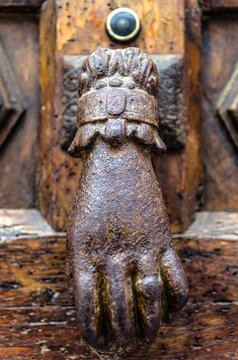 Main heurtoir de porte avec juda