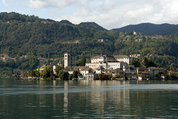 Fototapeta na wymiar lake in Piedmont