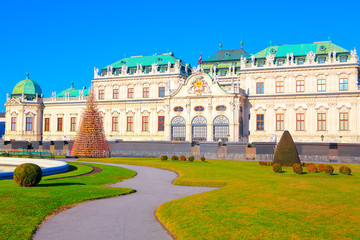 Fototapeta na wymiar Belvedere royal Palace in Vienna