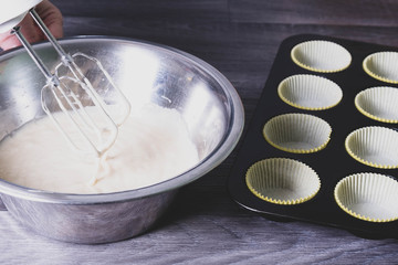 The mixer interferes with the dough for muffins.