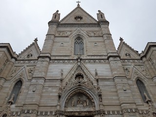 Fototapeta na wymiar Napoli - Facciata del Duomo di Santa Maria Assunta