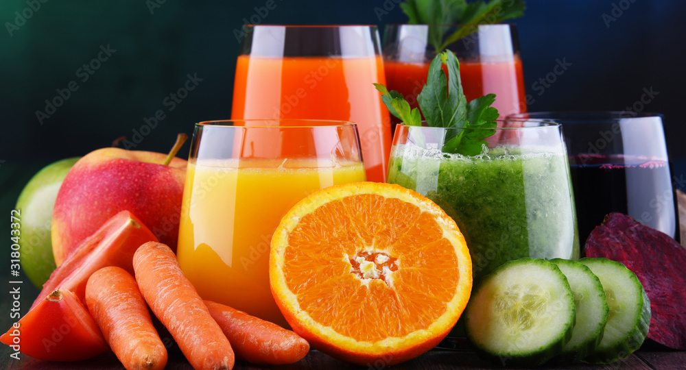 Wall mural Glasses with fresh organic vegetable and fruit juices